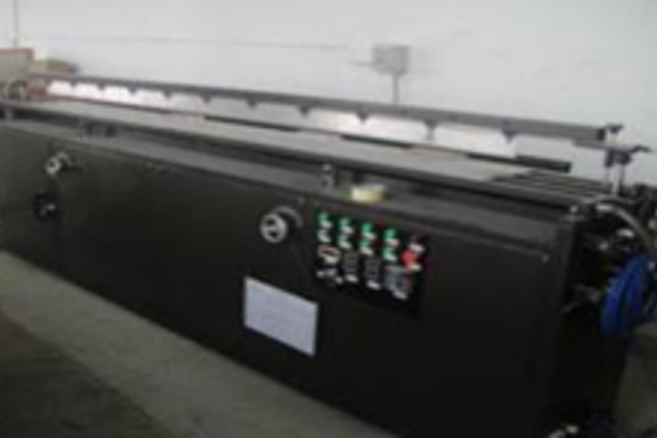 Acrylic bending machine